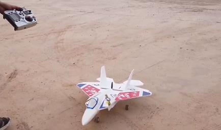 MC遥控器自动平衡和GPS一键返航功能展示，稳定试飞，