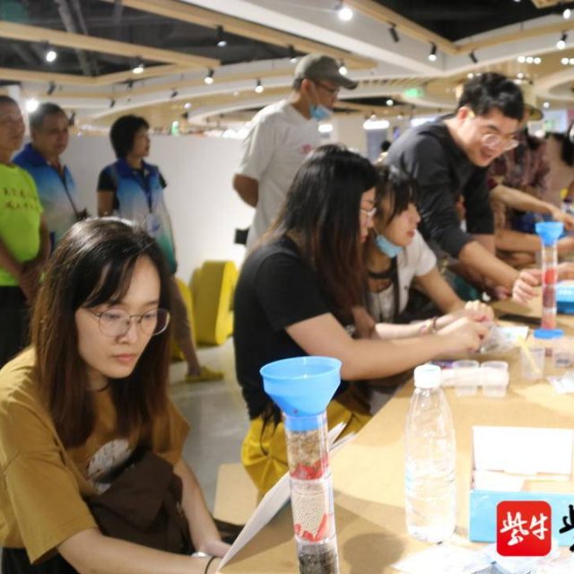 水游城,护水主题环保展还有“实验”环节